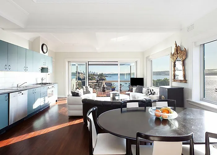 Art Deco Apartment With Breathtaking Water Views